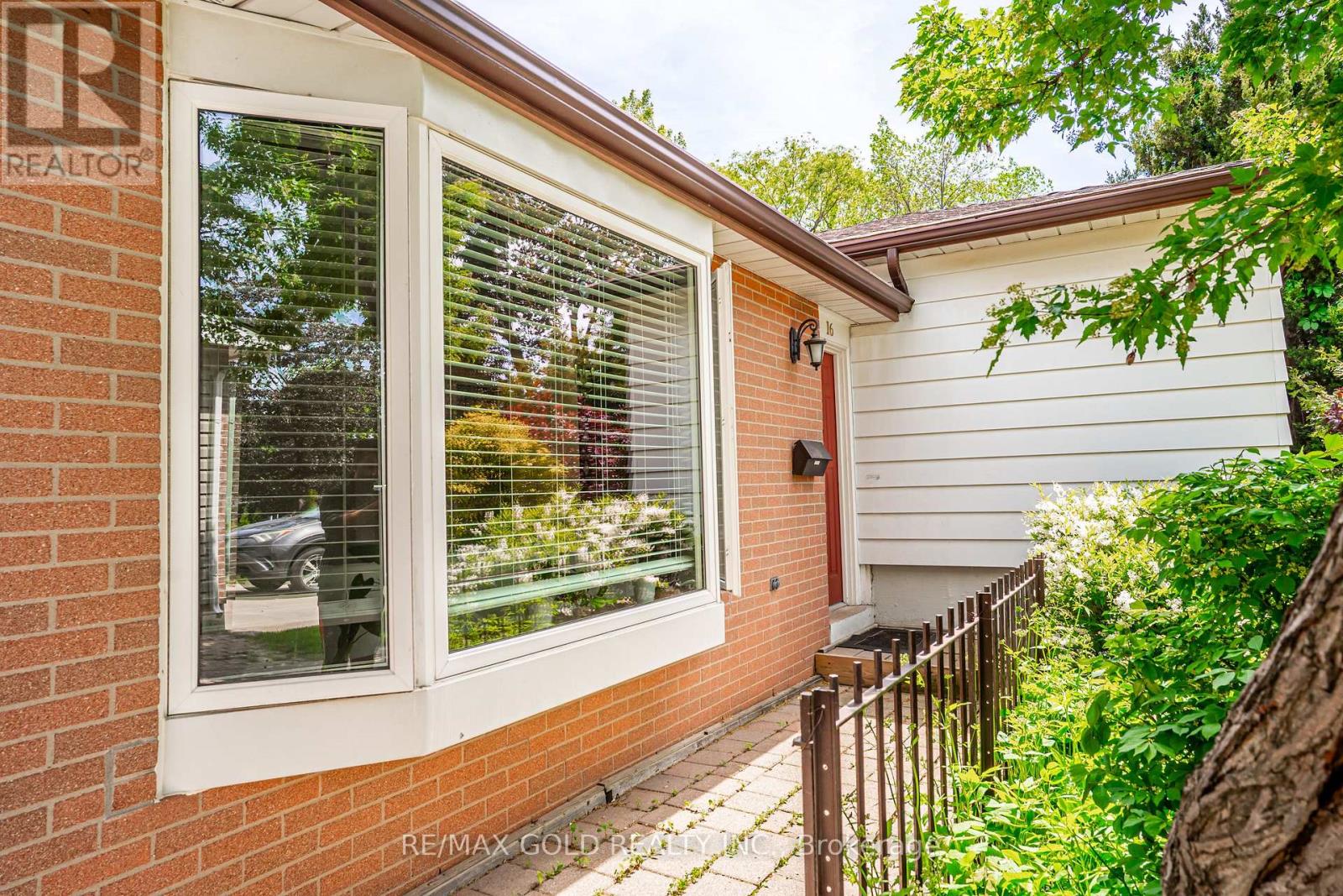 16 Donalda Place, Brampton, Ontario  L6T 1S4 - Photo 4 - W13238934