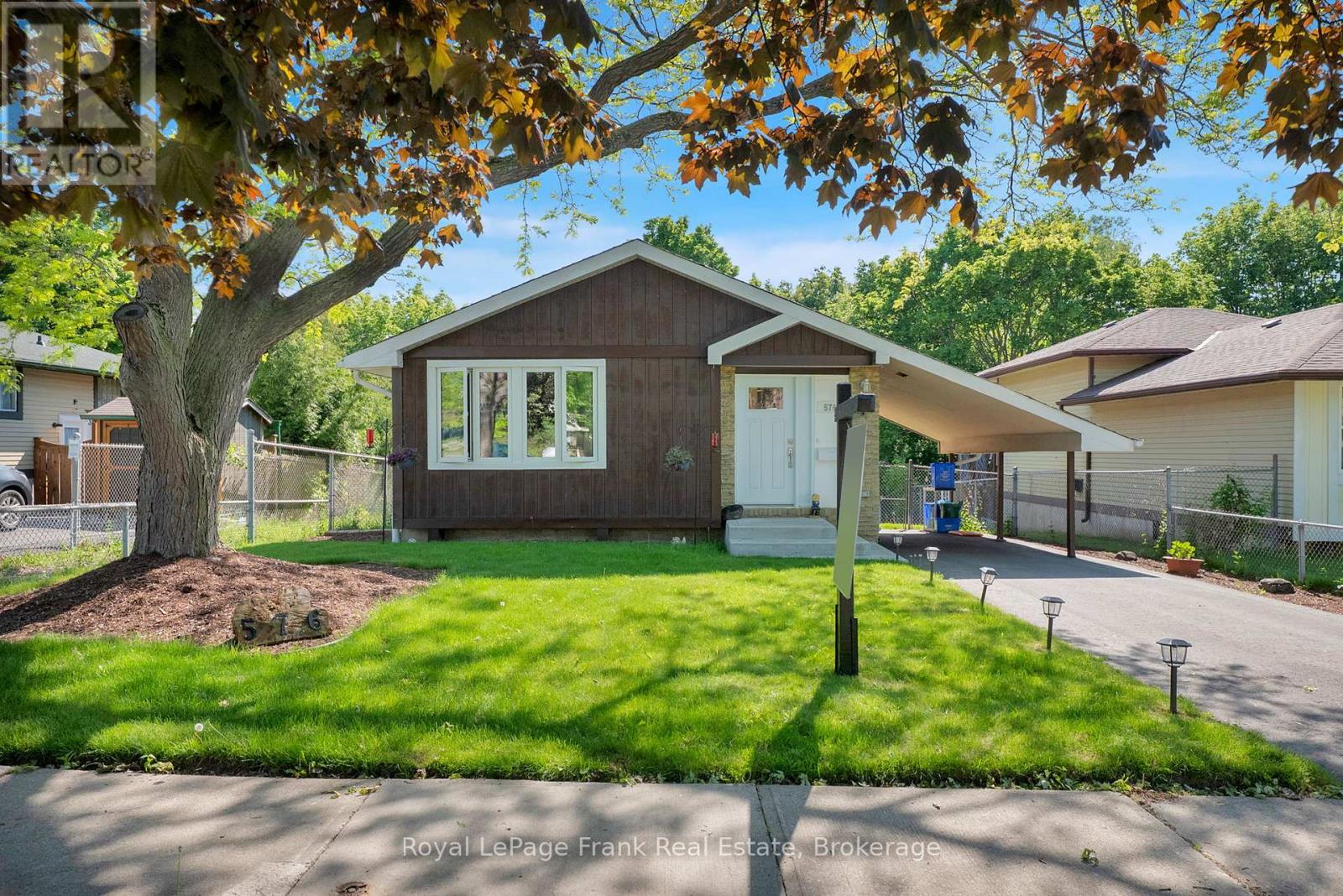 576 ANNANDALE STREET, Oshawa, Ontario