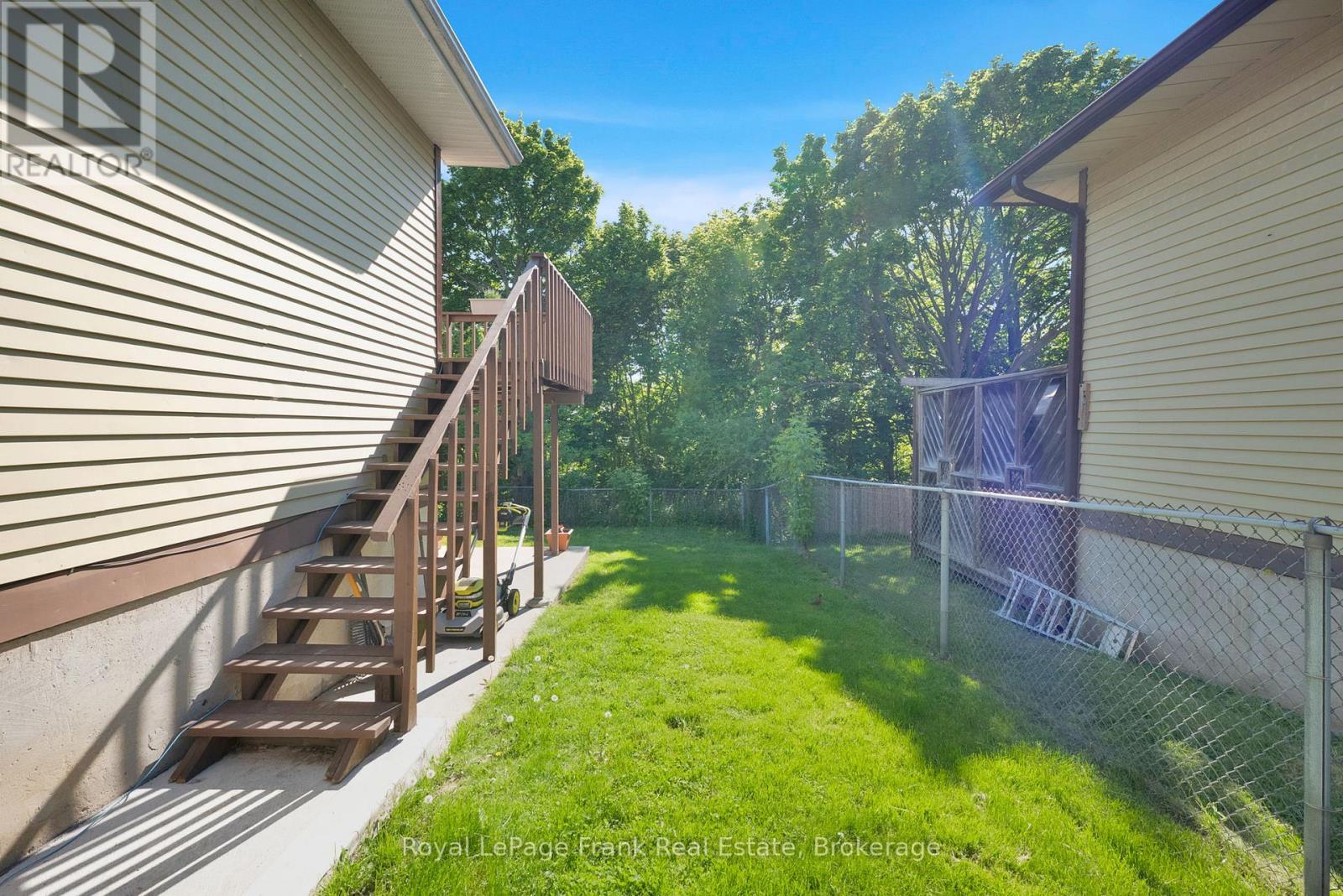 576 Annandale Street, Oshawa, Ontario  L1H 7S7 - Photo 5 - E13239046