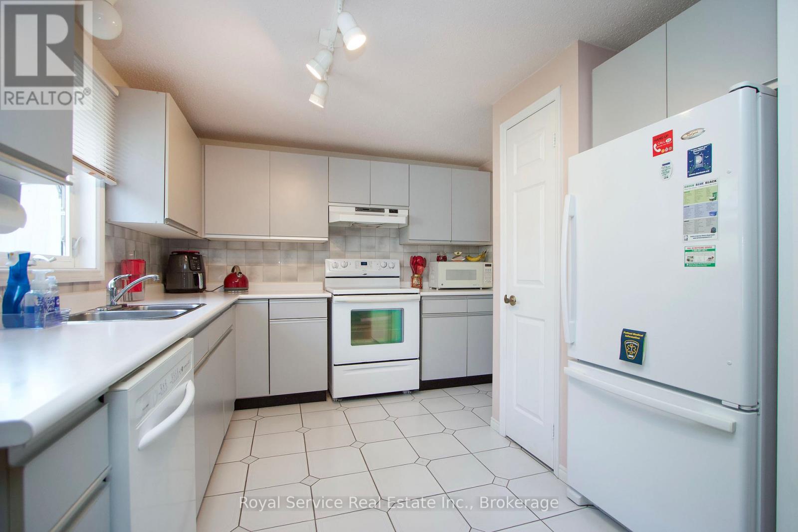 3 Fairway Drive, Clarington, Ontario  L1B 1B5 - Photo 11 - E13239470