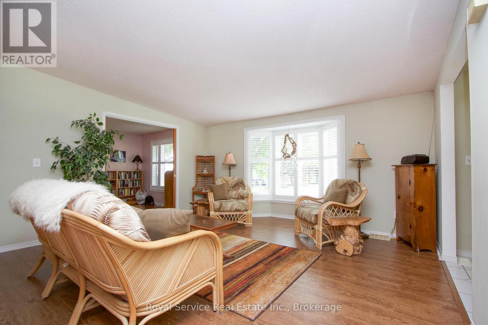 3 Fairway Drive, Clarington, Ontario  L1B 1B5 - Photo 5 - E13239470