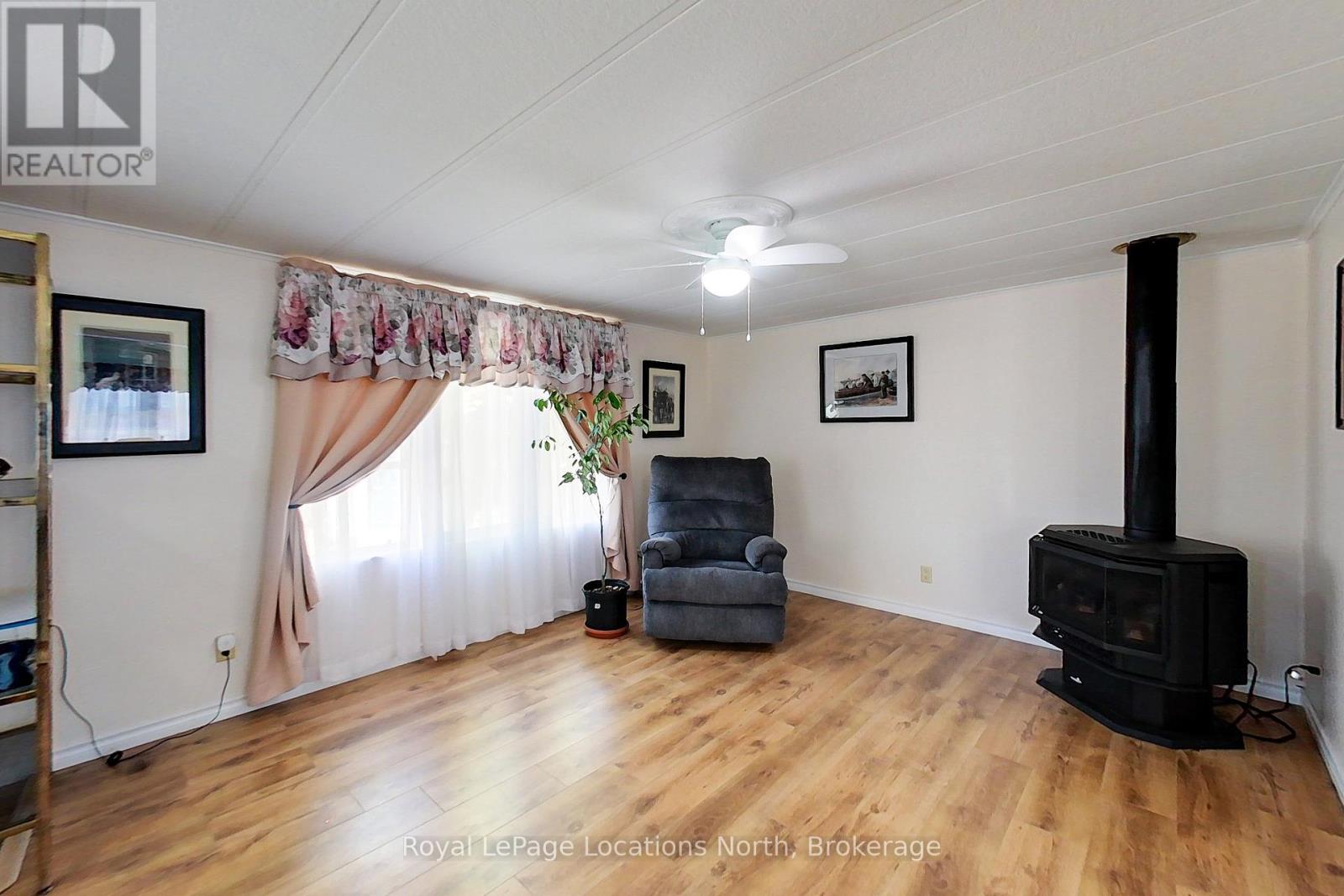 55 Topaz Street, Wasaga Beach, Ontario  L9Z 1X7 - Photo 10 - S13239498