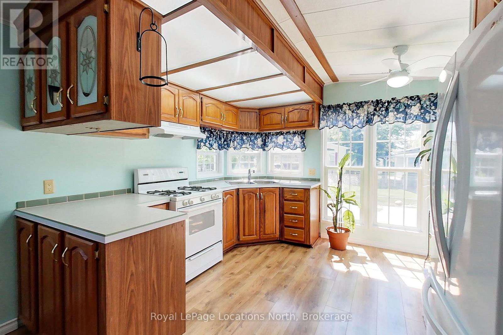 55 Topaz Street, Wasaga Beach, Ontario  L9Z 1X7 - Photo 12 - S13239498