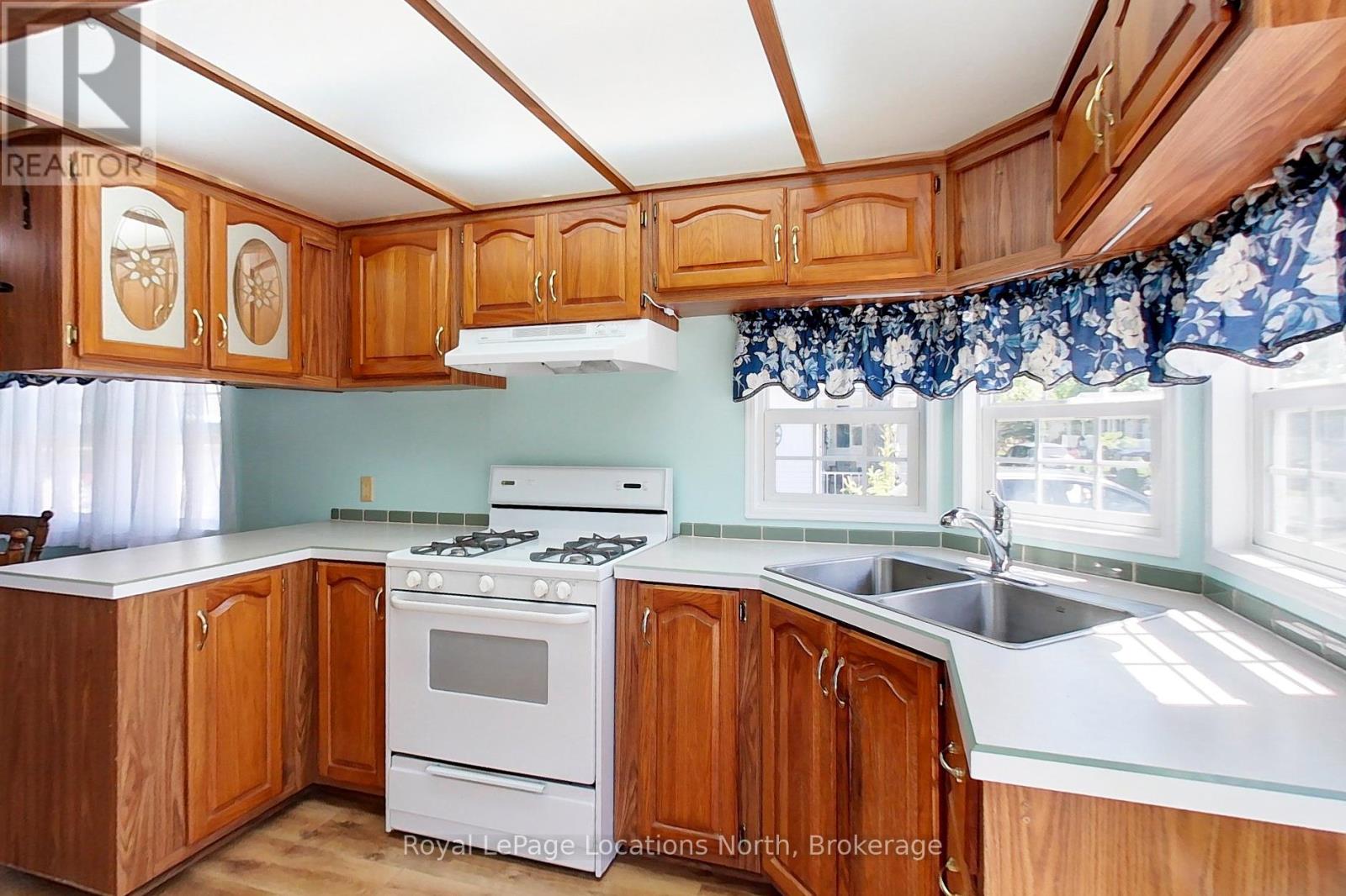 55 Topaz Street, Wasaga Beach, Ontario  L9Z 1X7 - Photo 14 - S13239498