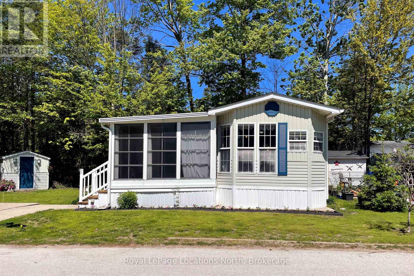 55 Topaz Street, Wasaga Beach, Ontario  L9Z 1X7 - Photo 3 - S13239498