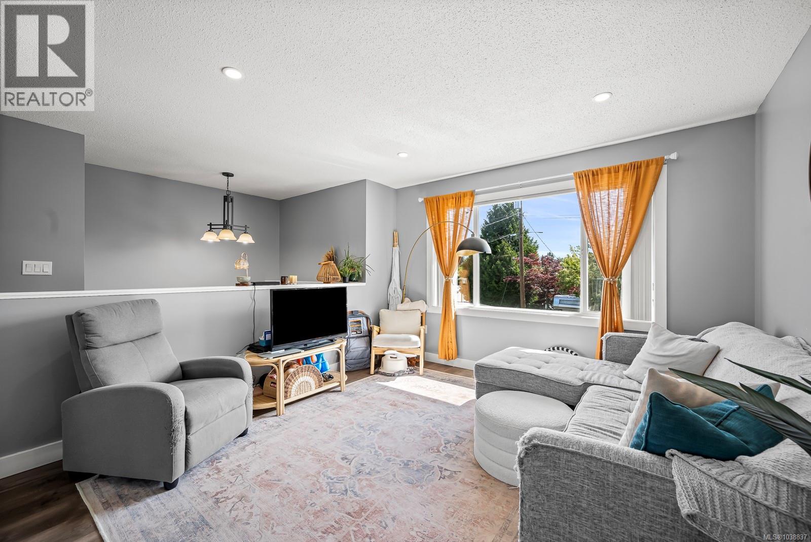 3303 Seventh St, Cumberland, British Columbia  V0R 1S0 - Photo 16 - 1038837