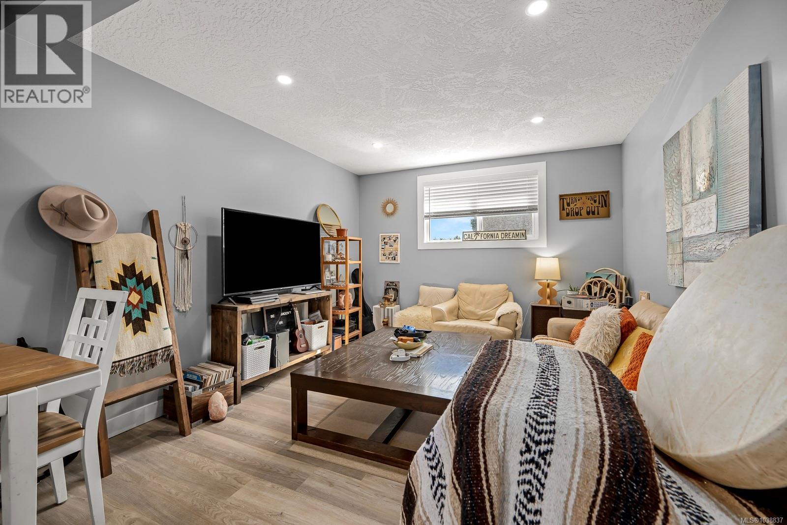 3303 Seventh St, Cumberland, British Columbia  V0R 1S0 - Photo 30 - 1038837