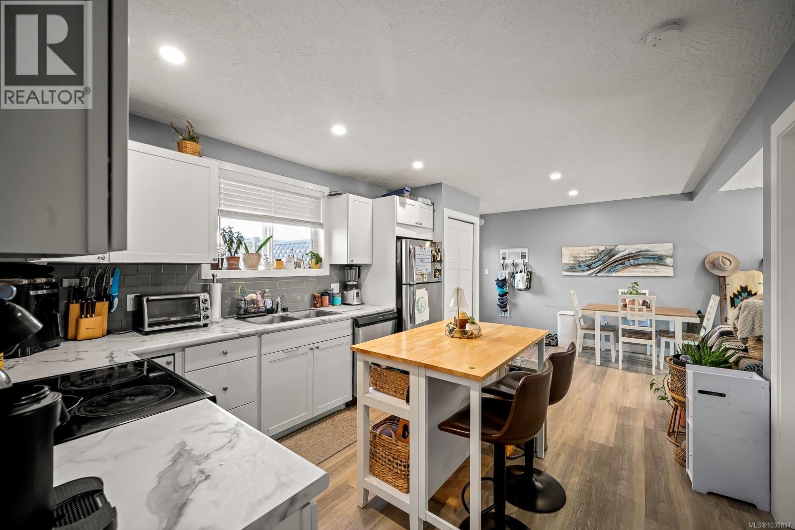 3303 Seventh St, Cumberland, British Columbia  V0R 1S0 - Photo 38 - 1038837
