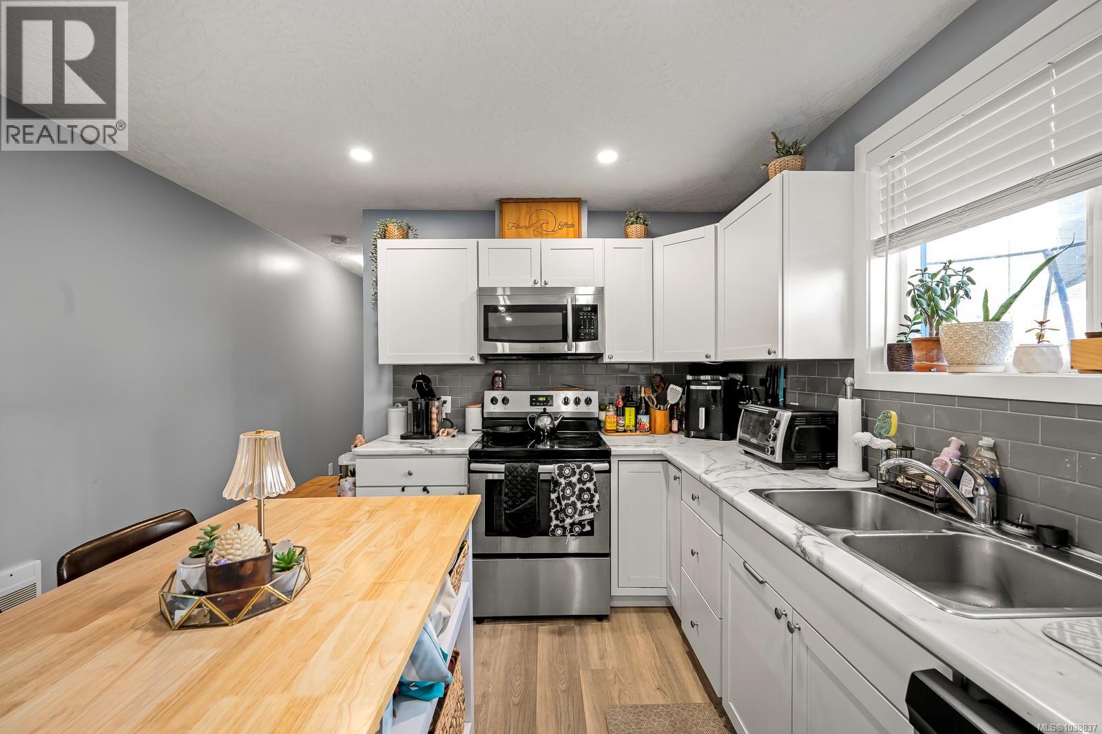 3303 Seventh St, Cumberland, British Columbia  V0R 1S0 - Photo 40 - 1038837