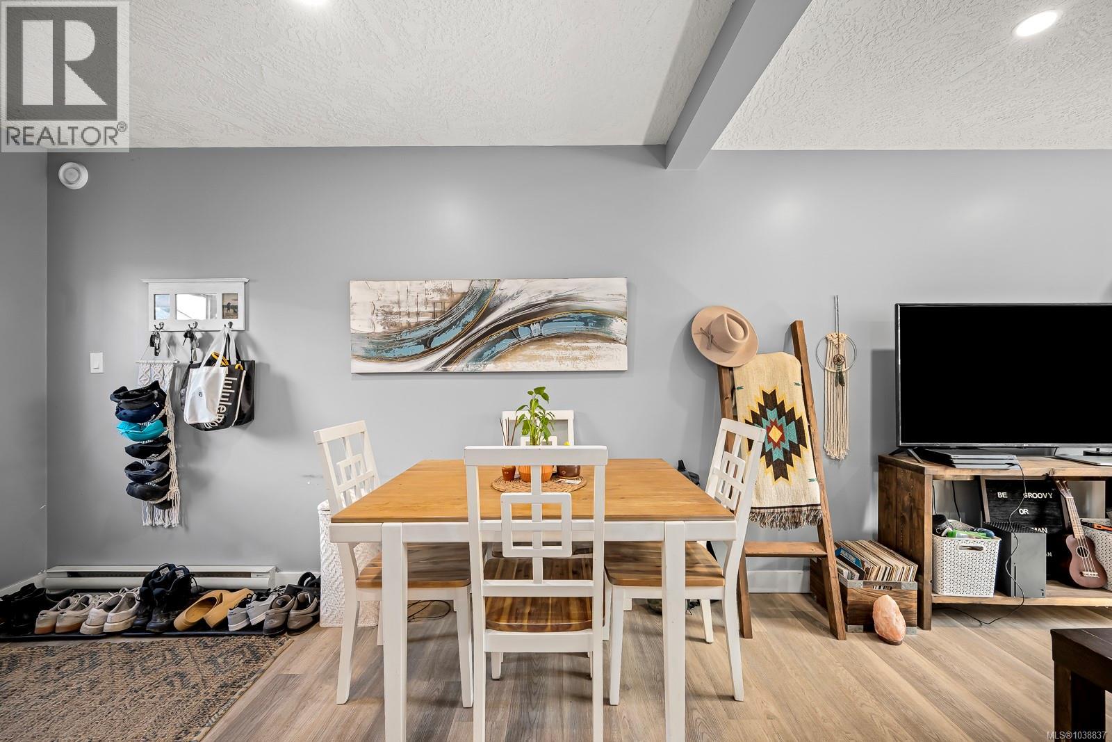 3303 Seventh St, Cumberland, British Columbia  V0R 1S0 - Photo 43 - 1038837