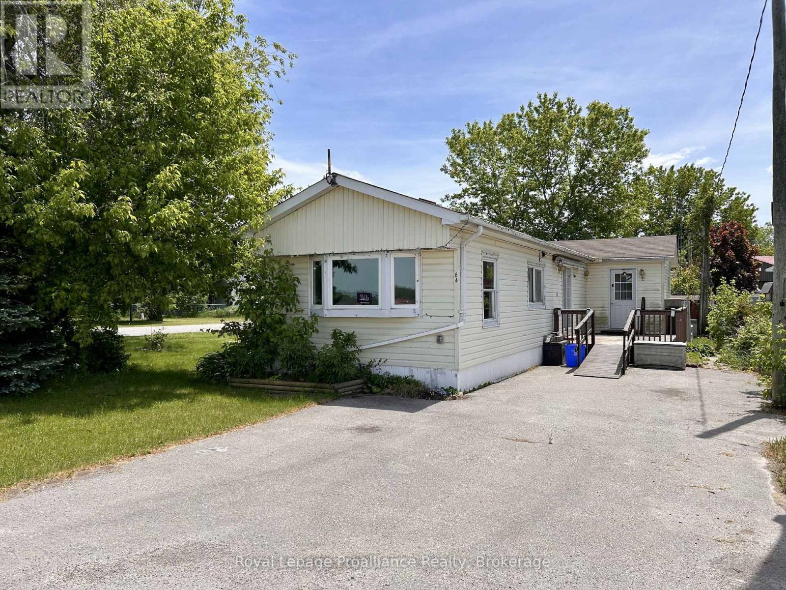 84 - 63 Whites Road, Quinte West, Ontario  K8V 5P5 - Photo 1 - X13239466