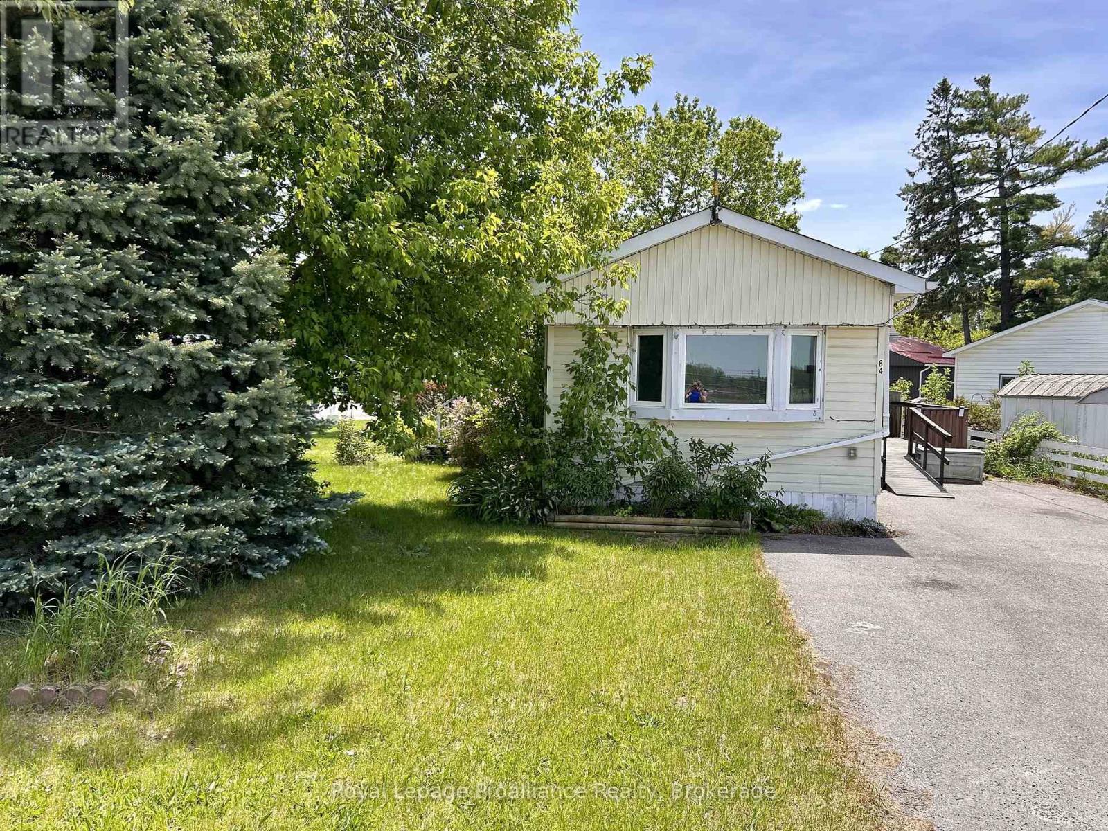 84 - 63 Whites Road, Quinte West, Ontario  K8V 5P5 - Photo 2 - X13239466