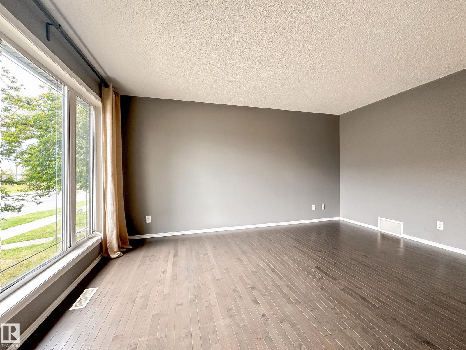 9432 211 St NW, Edmonton, Alberta  T5T 4R1 - Photo 5 - E4491656