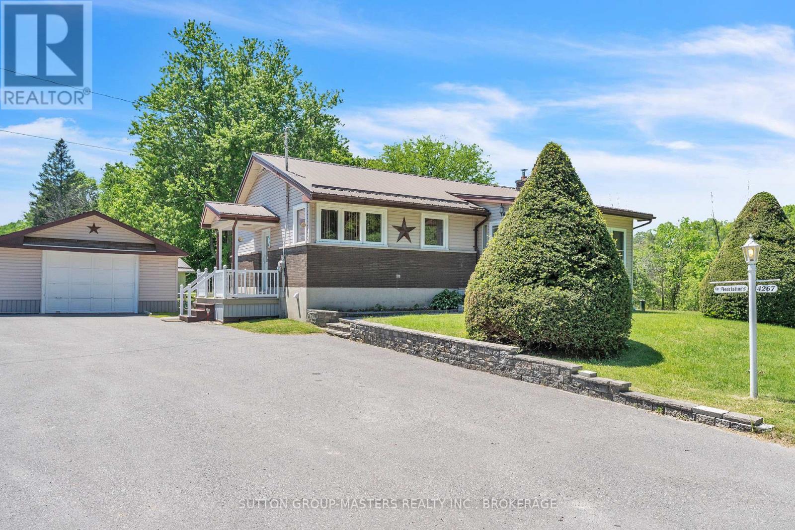 <div class="slider-price">$499,900</div><p>4267 Easy Street, Frontenac, Ontario</p>
