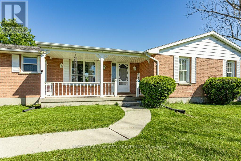 34135 Talbot Line, Southwold, Ontario  N0L 2E0 - Photo 3 - X12963642