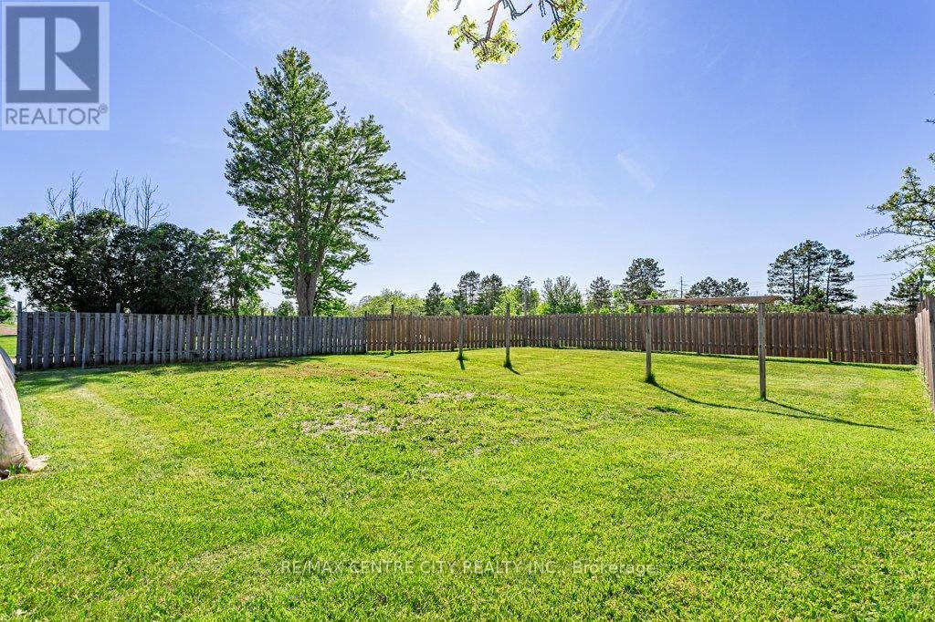 34135 Talbot Line, Southwold, Ontario  N0L 2E0 - Photo 39 - X12963642