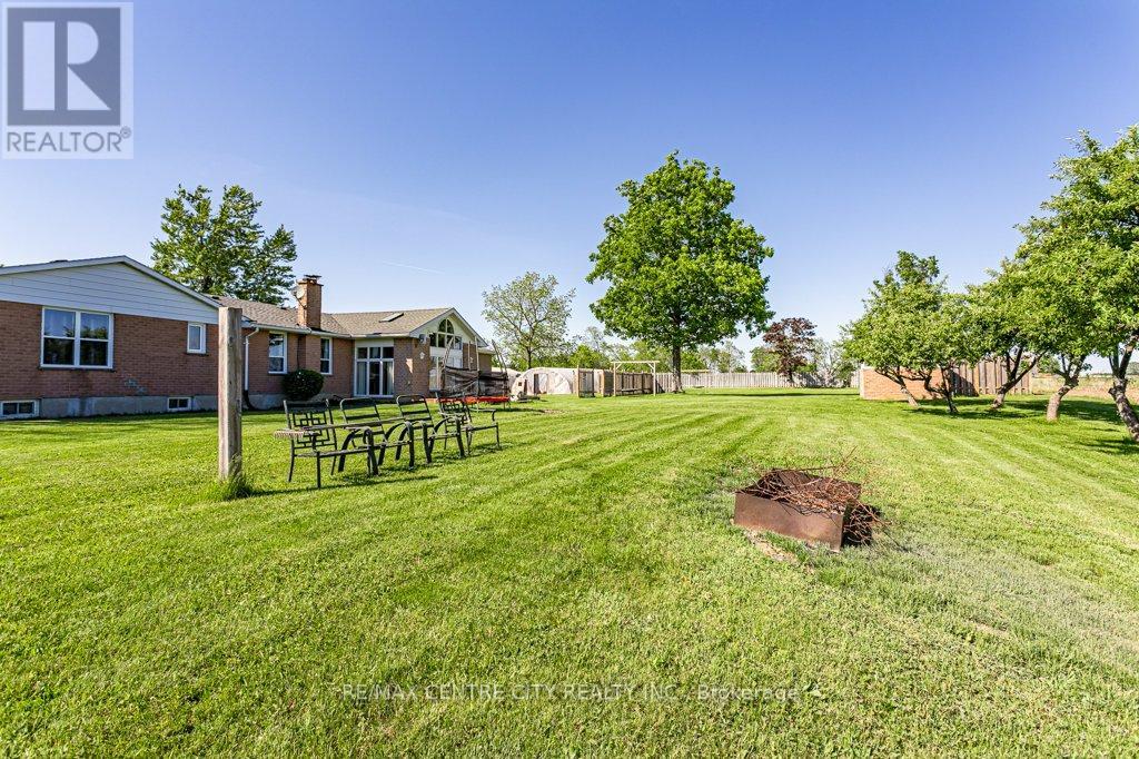 34135 Talbot Line, Southwold, Ontario  N0L 2E0 - Photo 38 - X12963642