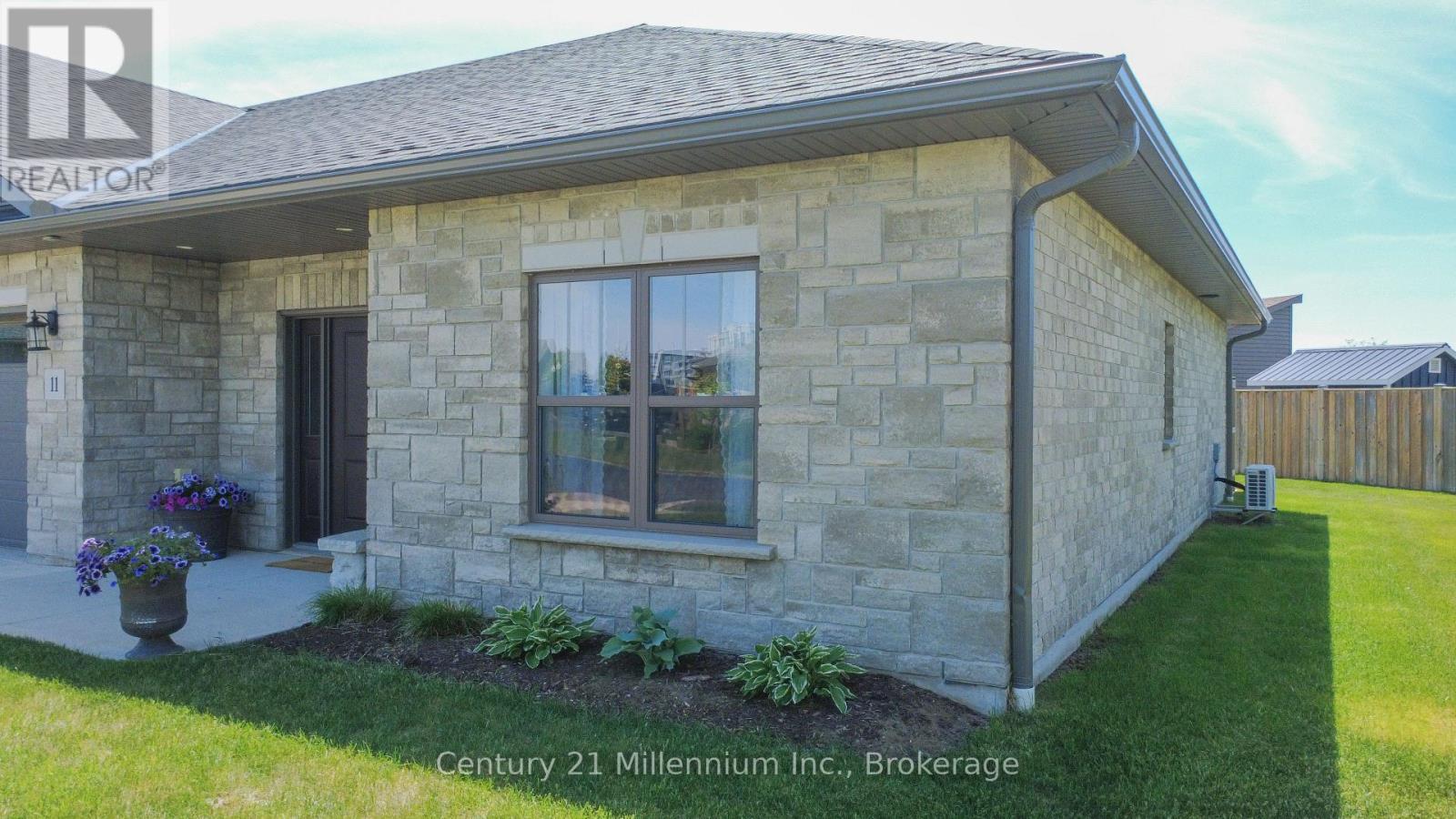11 - 1050 Waterloo Street, Saugeen Shores, Ontario  N0H 2C3 - Photo 3 - X12872122