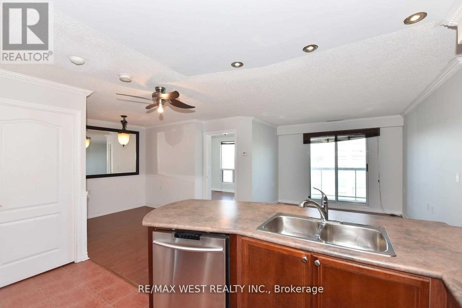 Ph810 - 935 Sheppard Avenue W, Toronto, Ontario  M3H 2T7 - Photo 10 - C13239334