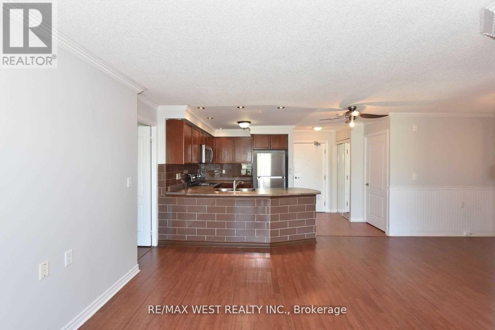 Ph810 - 935 Sheppard Avenue W, Toronto, Ontario  M3H 2T7 - Photo 14 - C13239334