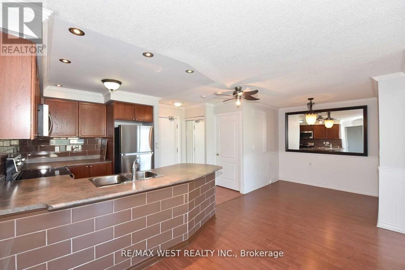 Ph810 - 935 Sheppard Avenue W, Toronto, Ontario  M3H 2T7 - Photo 21 - C13239334