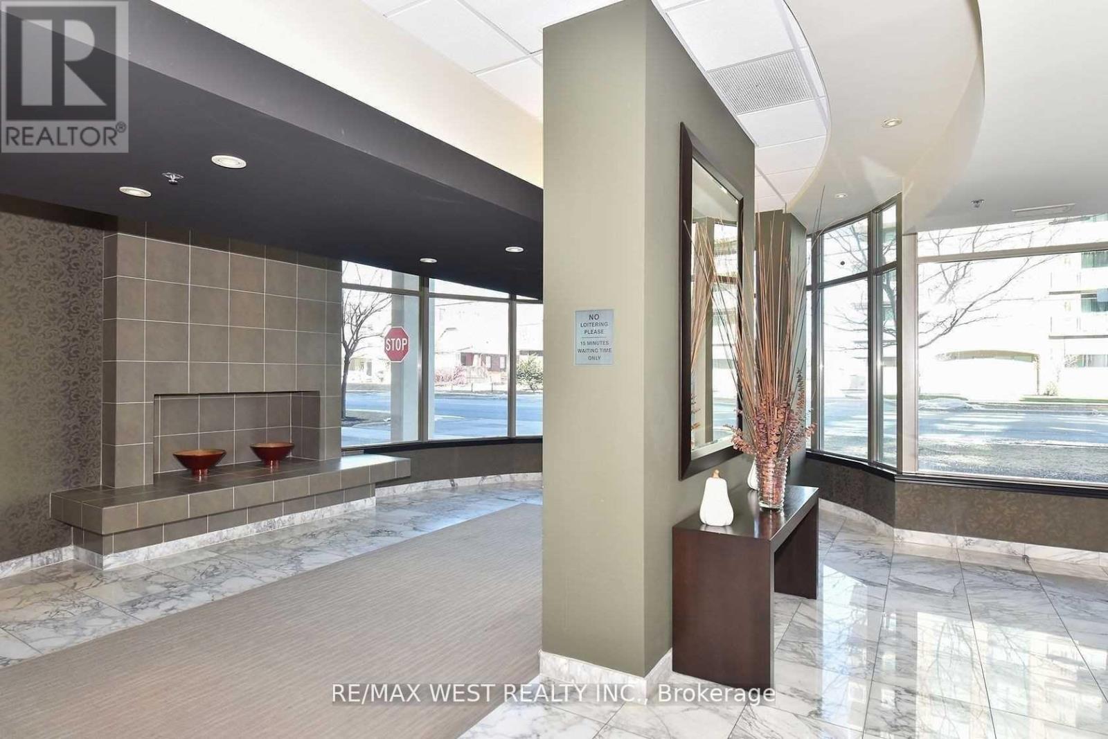 Ph810 - 935 Sheppard Avenue W, Toronto, Ontario  M3H 2T7 - Photo 3 - C13239334