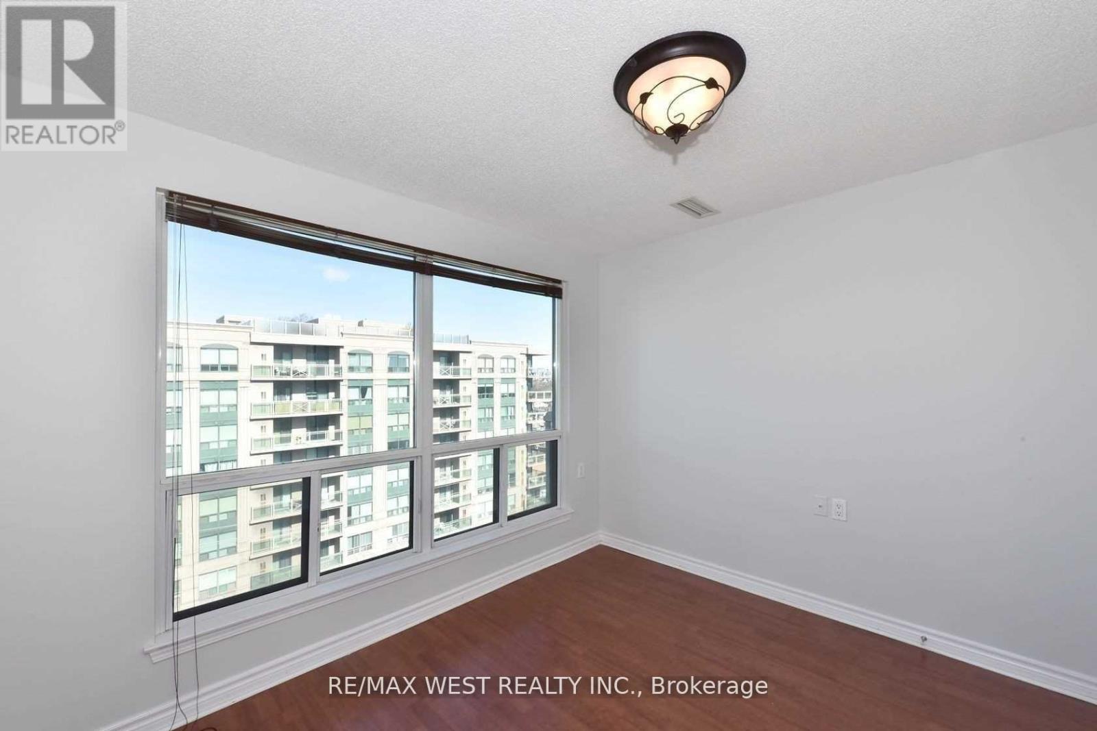 Ph810 - 935 Sheppard Avenue W, Toronto, Ontario  M3H 2T7 - Photo 35 - C13239334