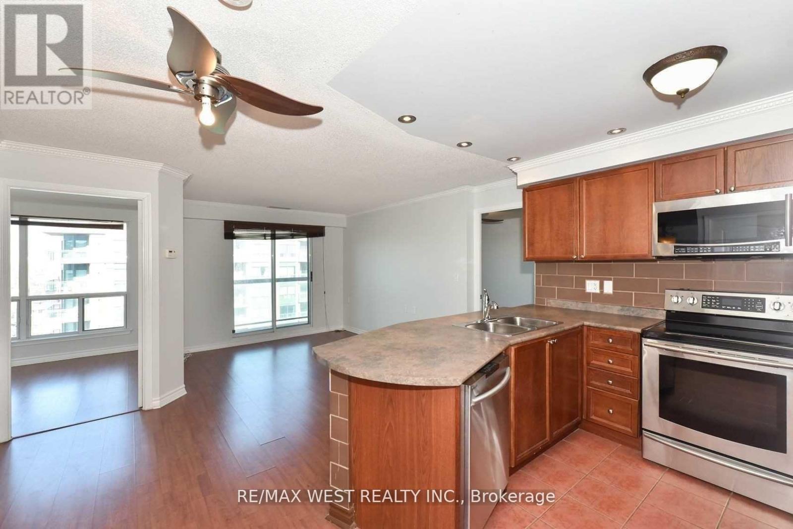Ph810 - 935 Sheppard Avenue W, Toronto, Ontario  M3H 2T7 - Photo 7 - C13239334