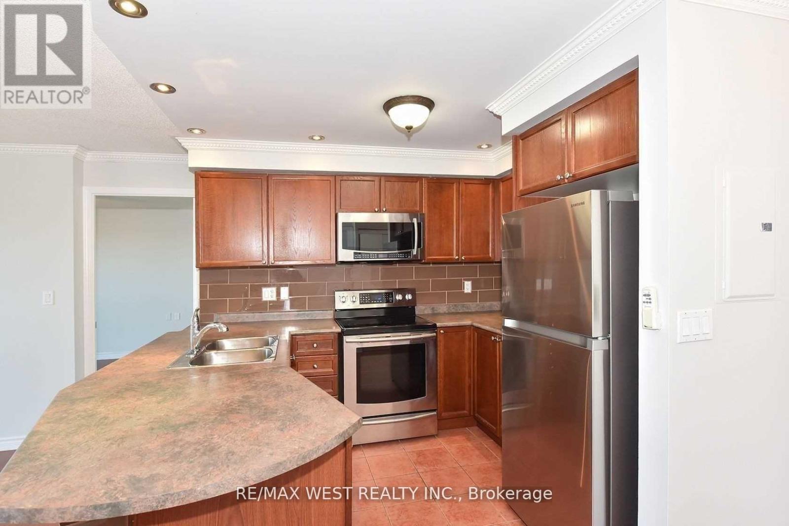 Ph810 - 935 Sheppard Avenue W, Toronto, Ontario  M3H 2T7 - Photo 8 - C13239334