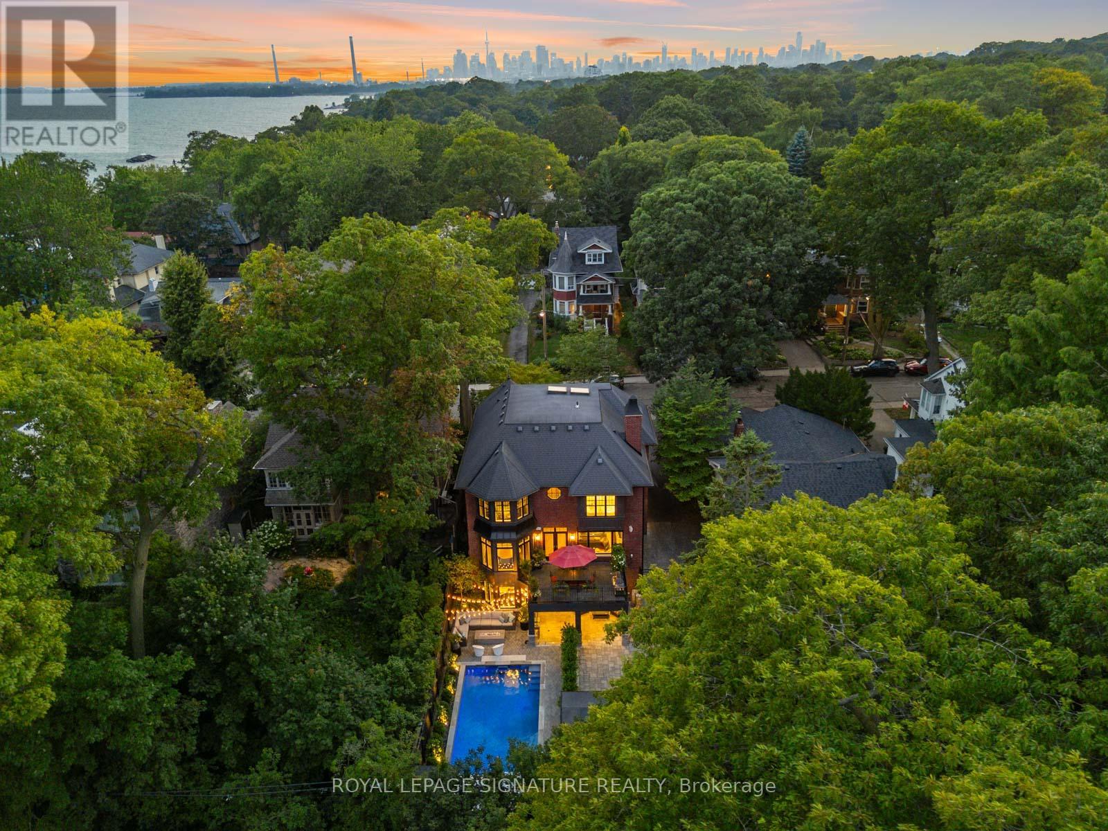 9 Neville Park Boulevard, Toronto, Ontario  M4E 3P5 - Photo 3 - E13239044