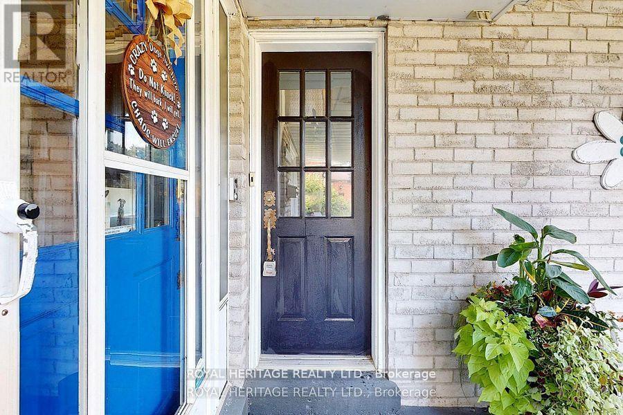 22 Birdsilver Gardens N, Toronto, Ontario  M1C 4M5 - Photo 2 - E13239232