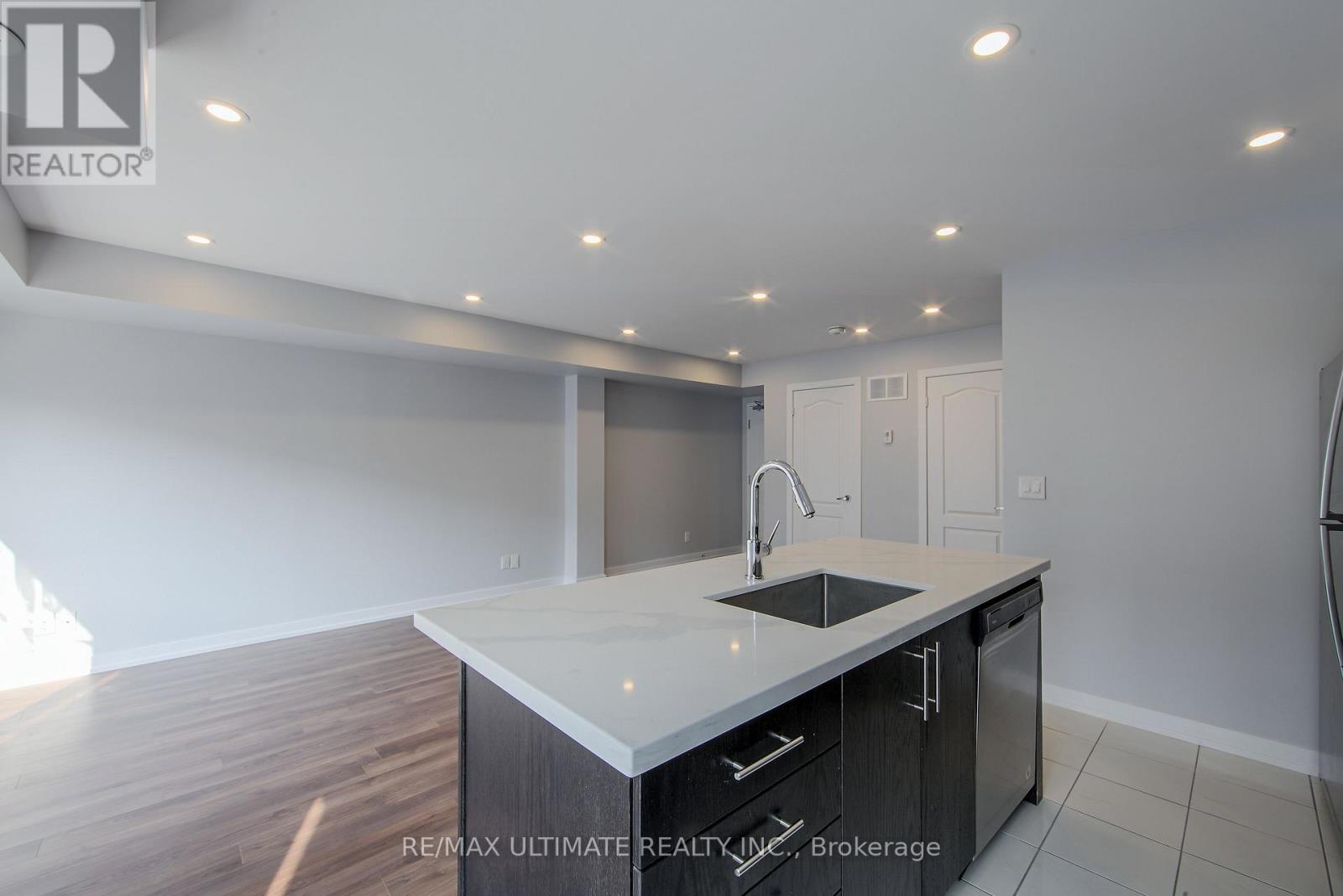 512 - 30 Dunsheath Way, Markham, Ontario  L6B 1N3 - Photo 11 - N13239068