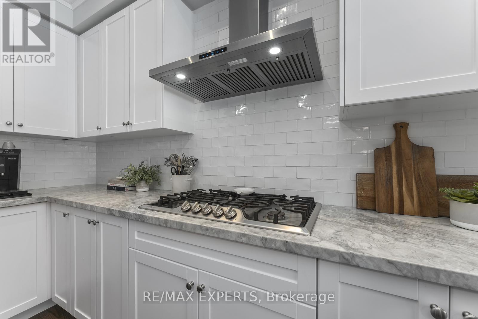 30 Zenith Avenue, Vaughan, Ontario  L0J 1C0 - Photo 14 - N13239096