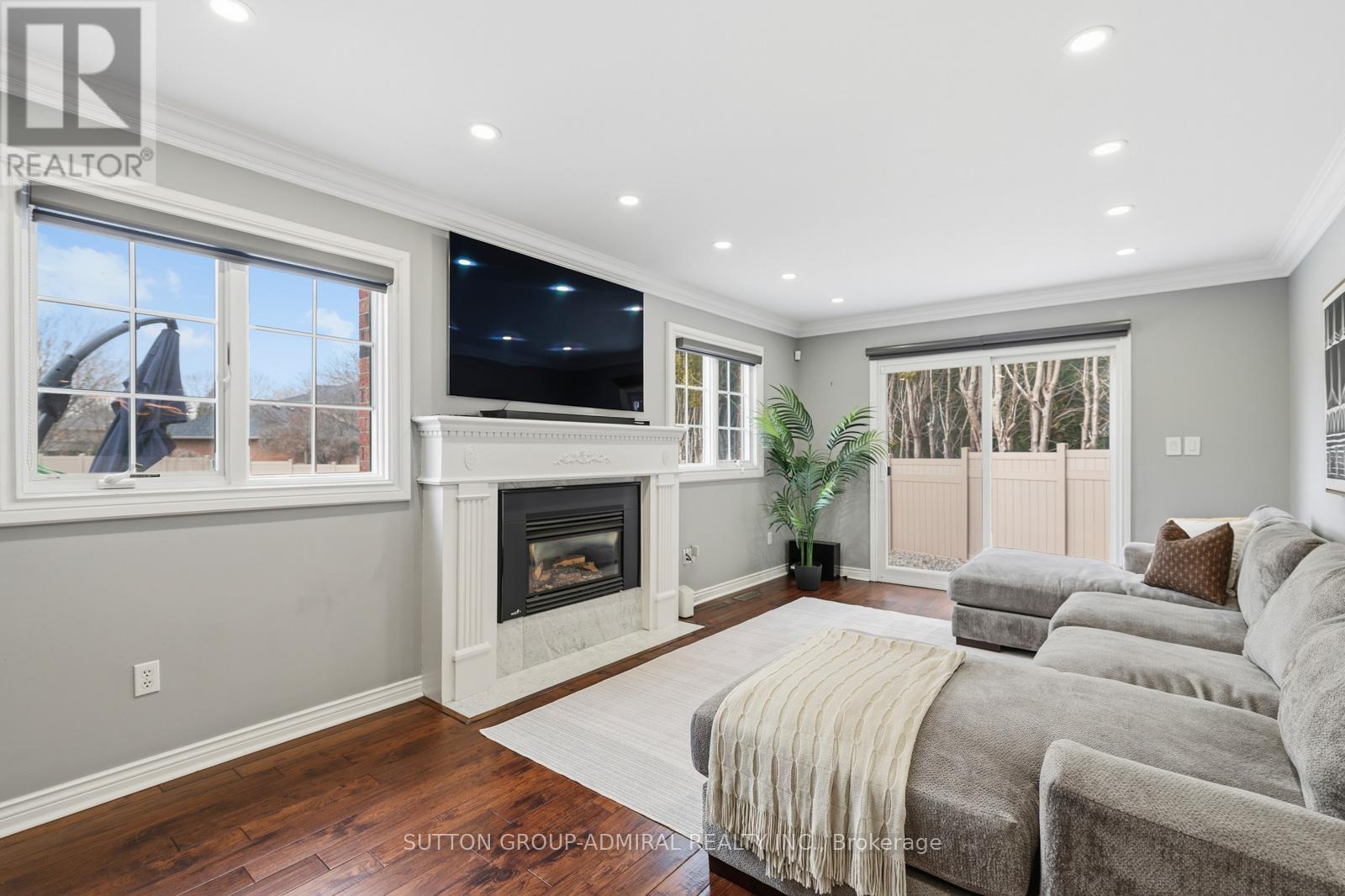 8 Beaufort Hills Road, Richmond Hill, Ontario  L4E 2N5 - Photo 9 - N13239216