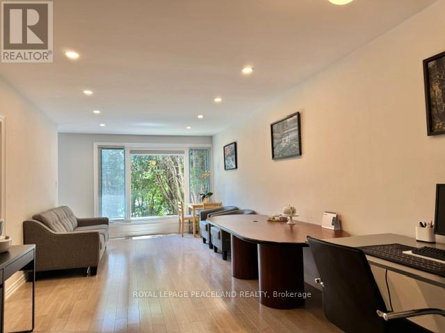 221 Browndale Crescent, Richmond Hill, Ontario  L4C 3H9 - Photo 5 - N13239218