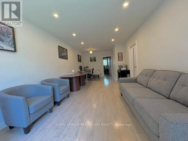 221 Browndale Crescent, Richmond Hill, Ontario  L4C 3H9 - Photo 7 - N13239218