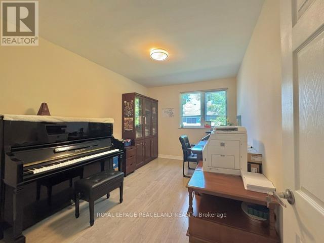 221 Browndale Crescent, Richmond Hill, Ontario  L4C 3H9 - Photo 8 - N13239218