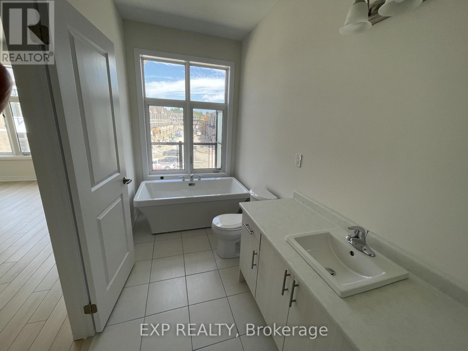 6 Russel Wice Avenue, Richmond Hill, Ontario  L4S 0N7 - Photo 5 - N13239226