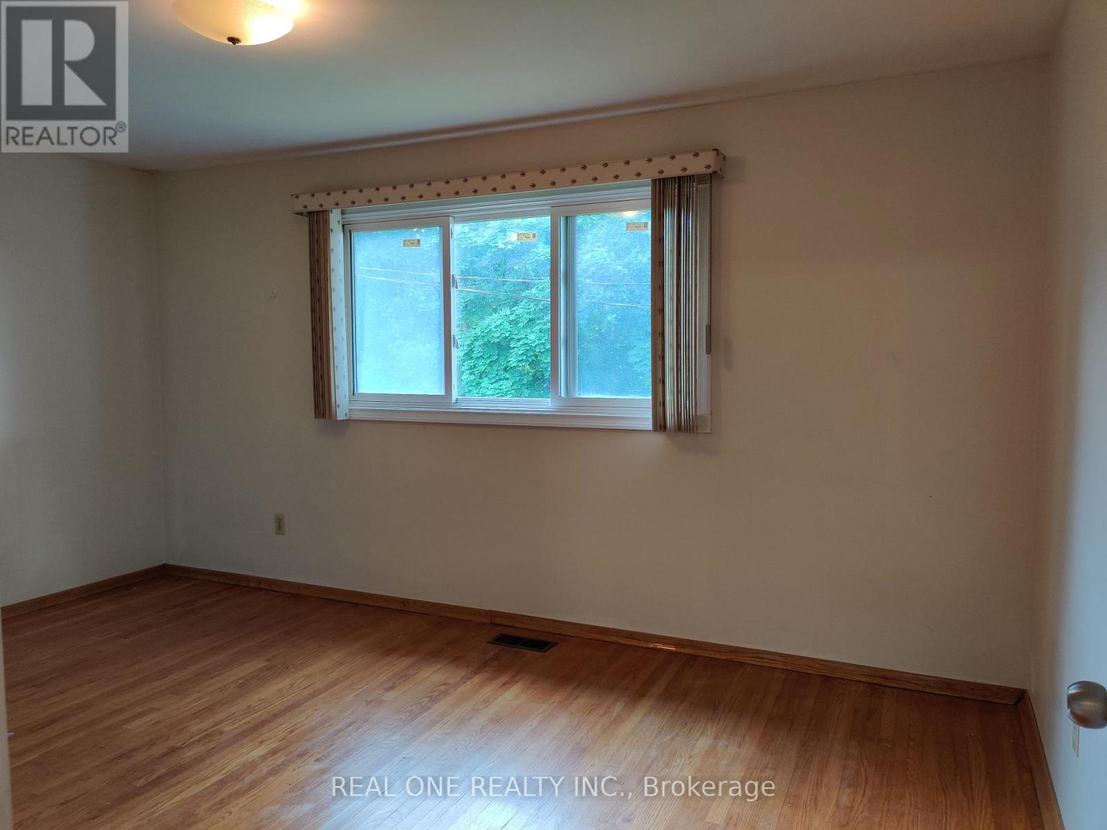 Upper - 93 Southdale Drive, Markham, Ontario  L3P 1K1 - Photo 11 - N13239542