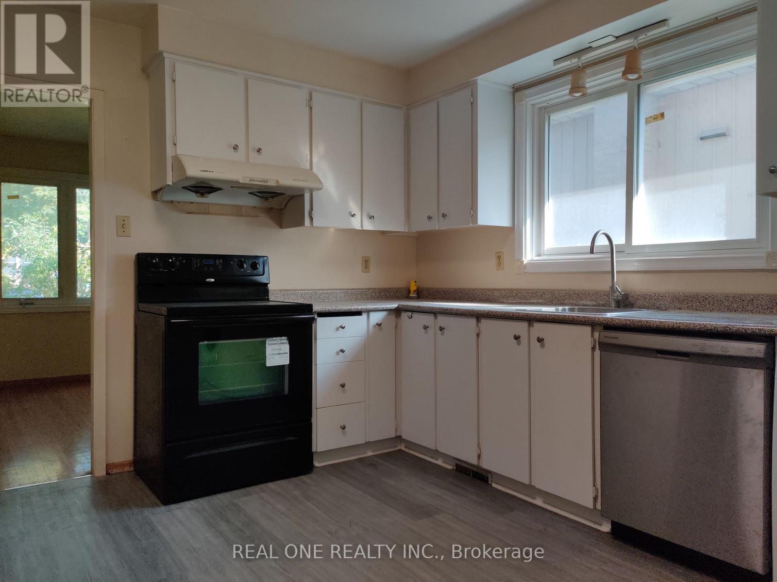 Upper - 93 Southdale Drive, Markham, Ontario  L3P 1K1 - Photo 3 - N13239542