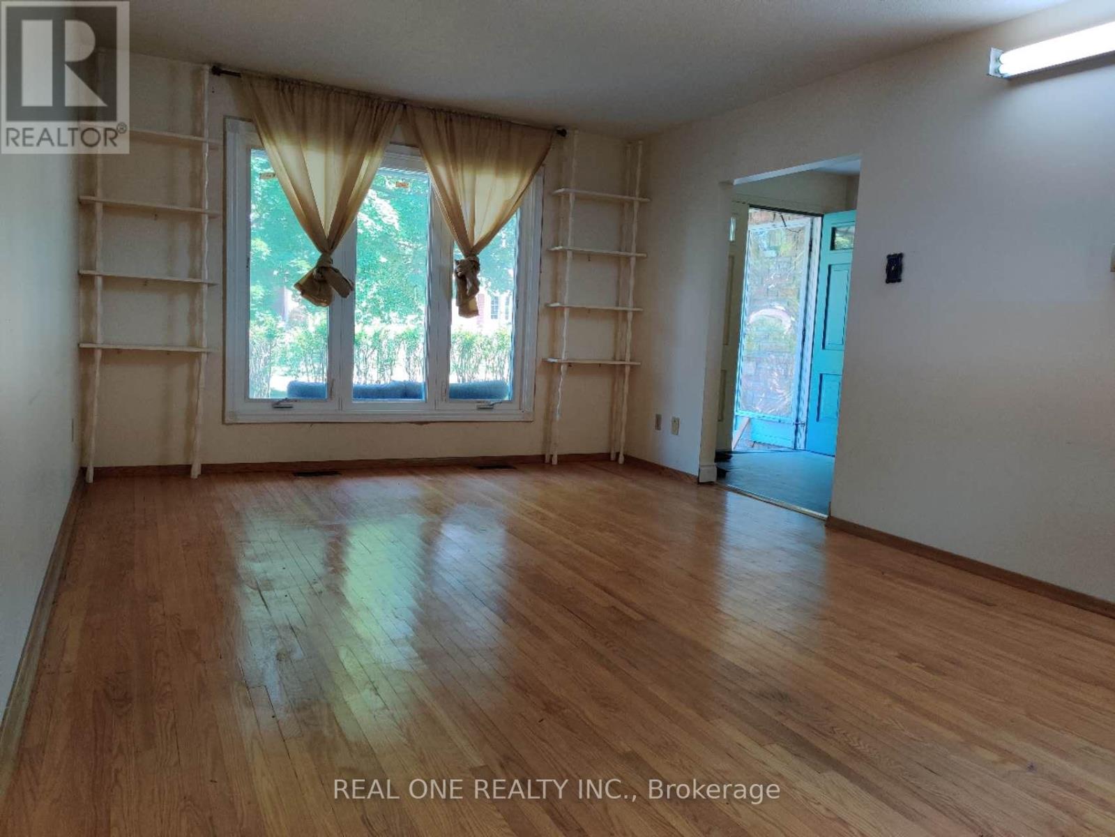 Upper - 93 Southdale Drive, Markham, Ontario  L3P 1K1 - Photo 5 - N13239542