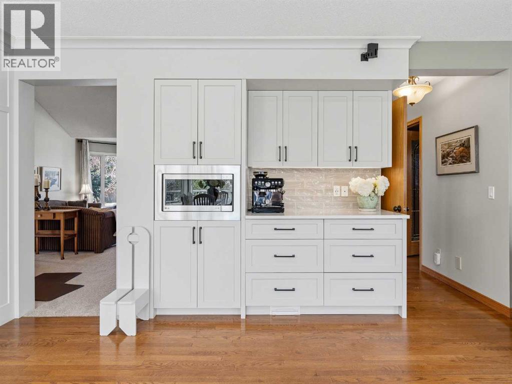208 Shawnee Gardens Sw, Calgary, Alberta  T2Y 2V1 - Photo 10 - A2303906