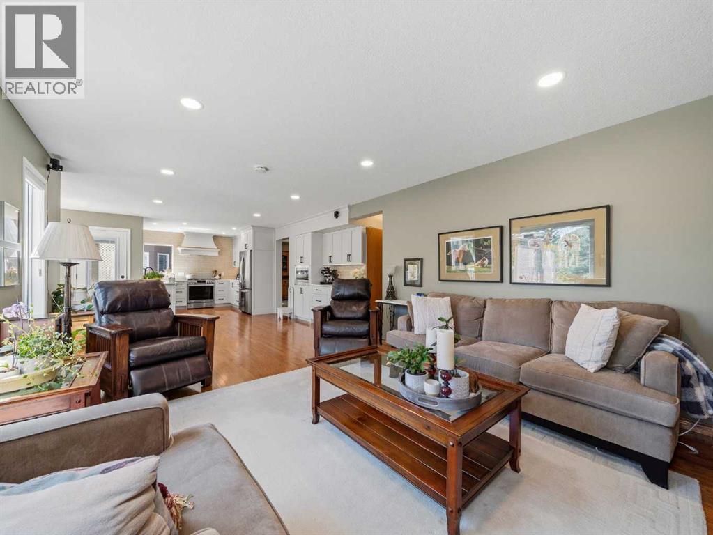 208 Shawnee Gardens Sw, Calgary, Alberta  T2Y 2V1 - Photo 19 - A2303906