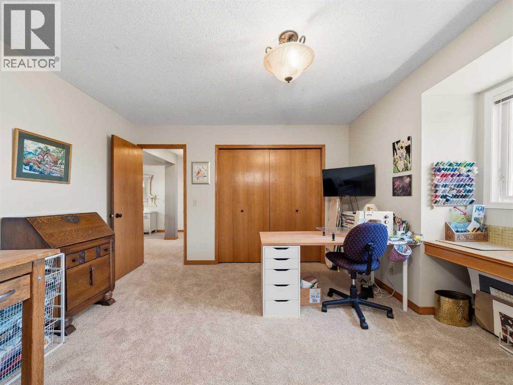 208 Shawnee Gardens Sw, Calgary, Alberta  T2Y 2V1 - Photo 34 - A2303906