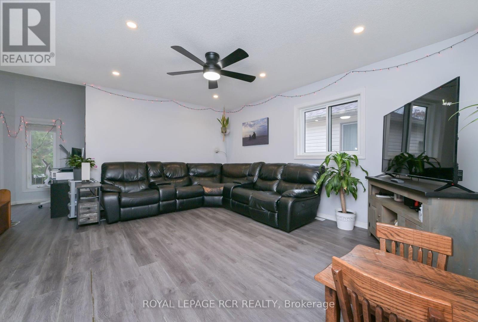 121 Dyer Drive, Wasaga Beach, Ontario  L9Z 1M1 - Photo 3 - S13239430