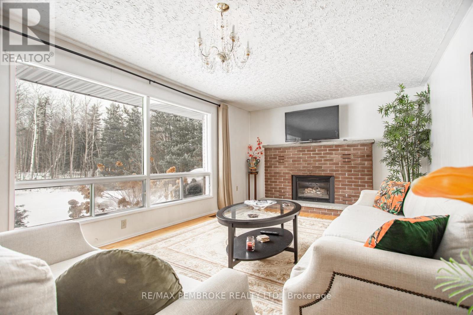 701 Smaglinski Stoppa Parkway, Madawaska Valley, Ontario  K0J 2N0 - Photo 3 - X13239634