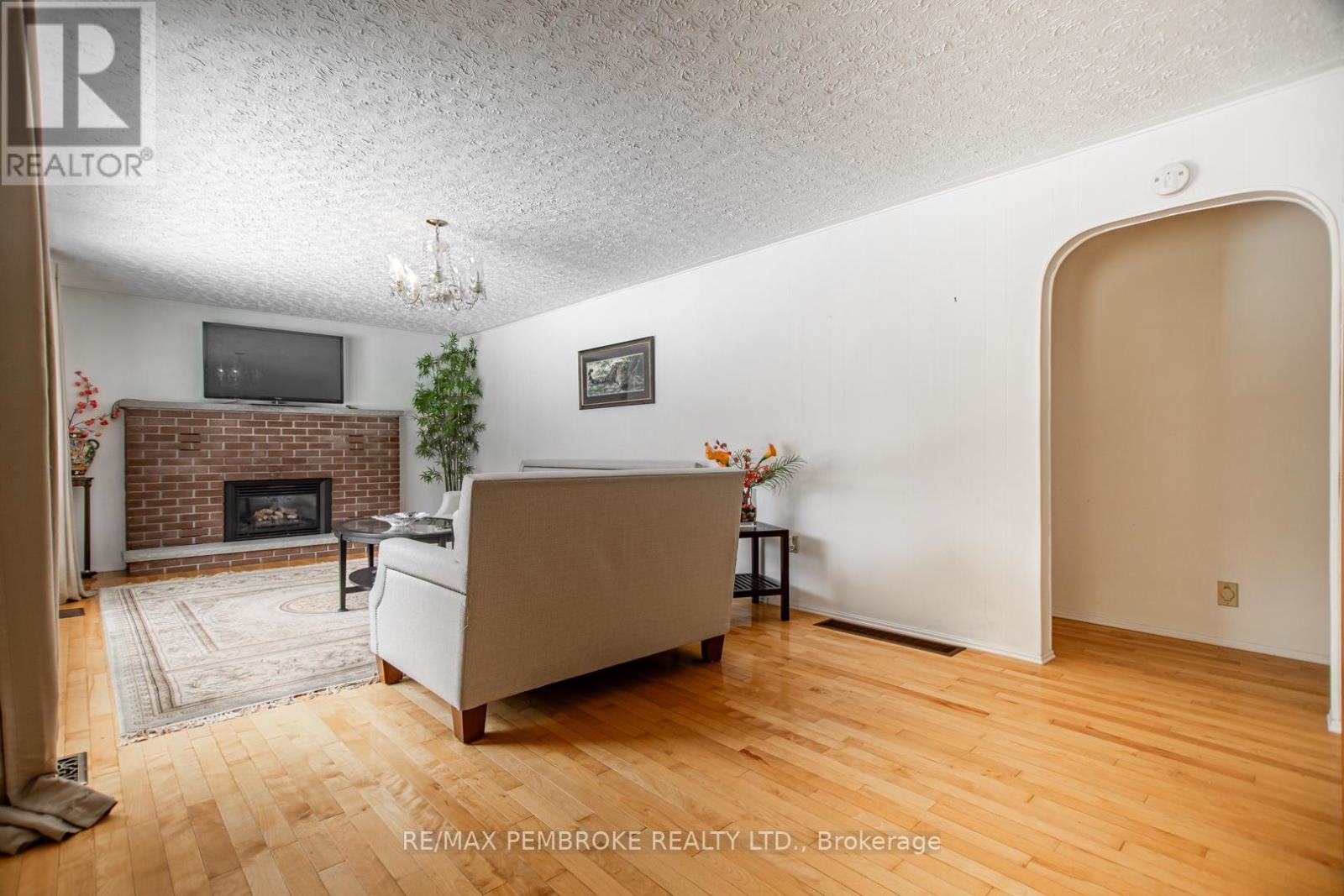 701 Smaglinski Stoppa Parkway, Madawaska Valley, Ontario  K0J 2N0 - Photo 4 - X13239634