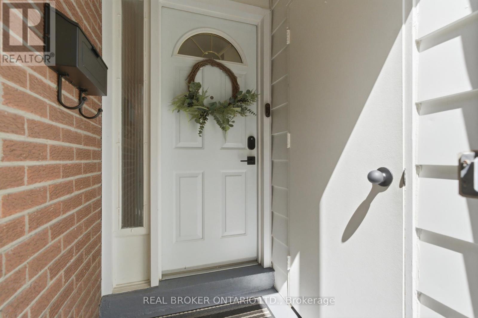 4 - 481 Woodview Road, Burlington, Ontario  L7N 2Z9 - Photo 5 - W13239156