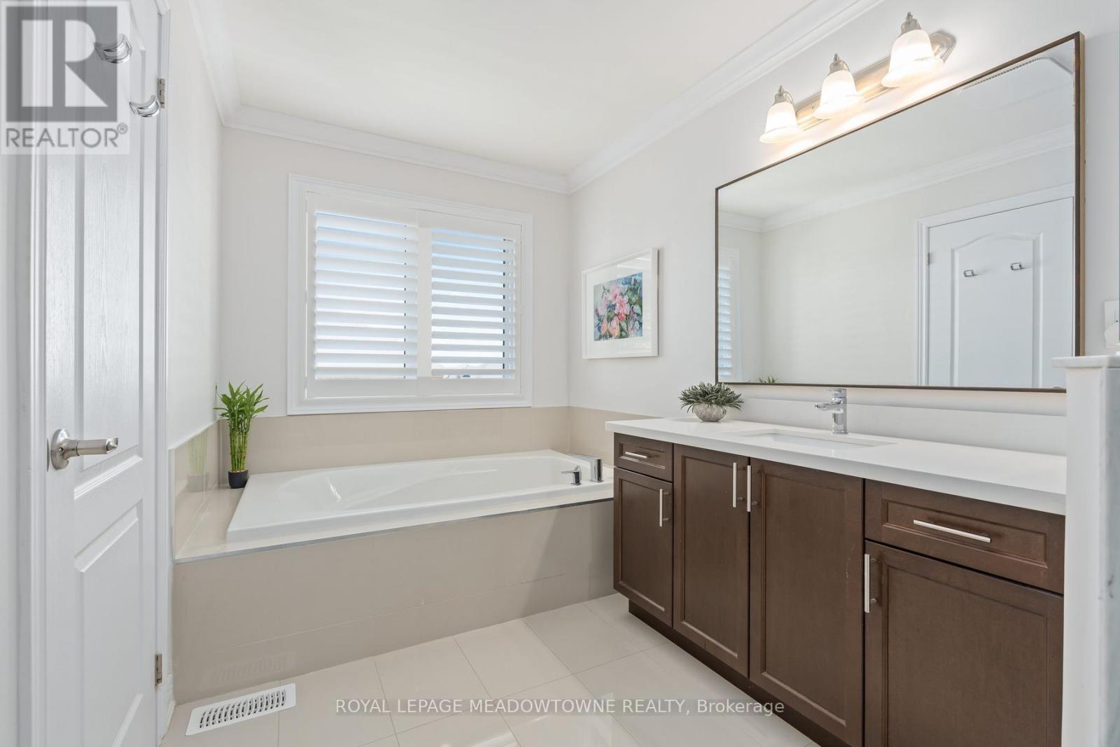 45 Rain Forest Lane, Halton Hills, Ontario  L7G 0L8 - Photo 24 - W13239172