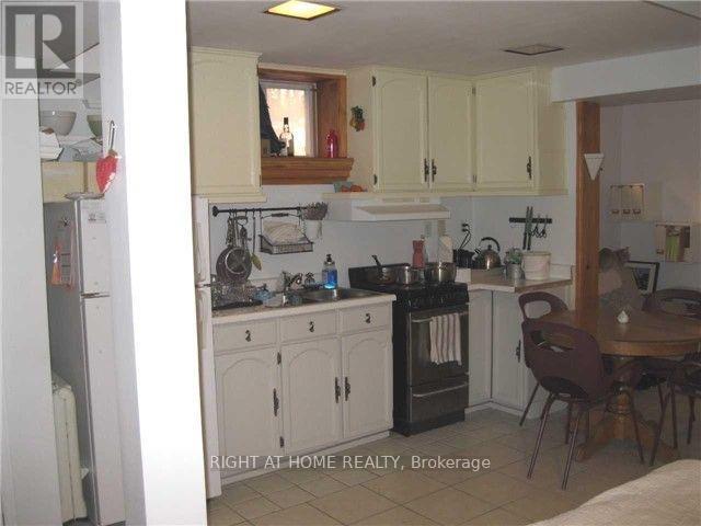 37 Deforest Road, Toronto, Ontario  M6S 1J1 - Photo 8 - W13239180